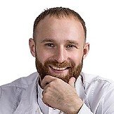 Врач Бакушев Артем Петрович